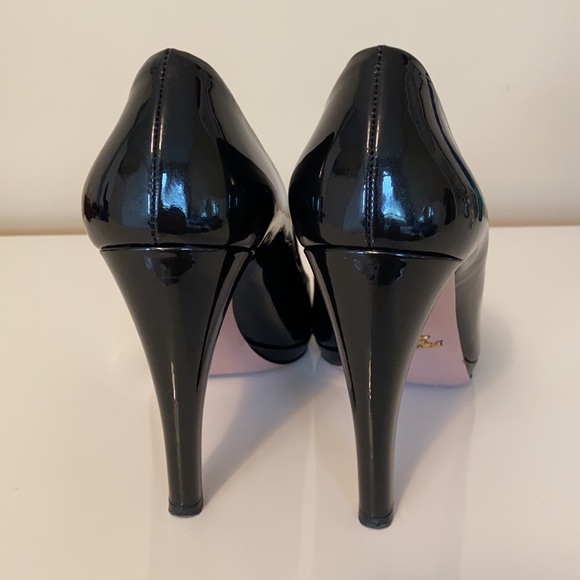 Authentic Prada black patent leather pumps Size 39 - Picture 6 of 9